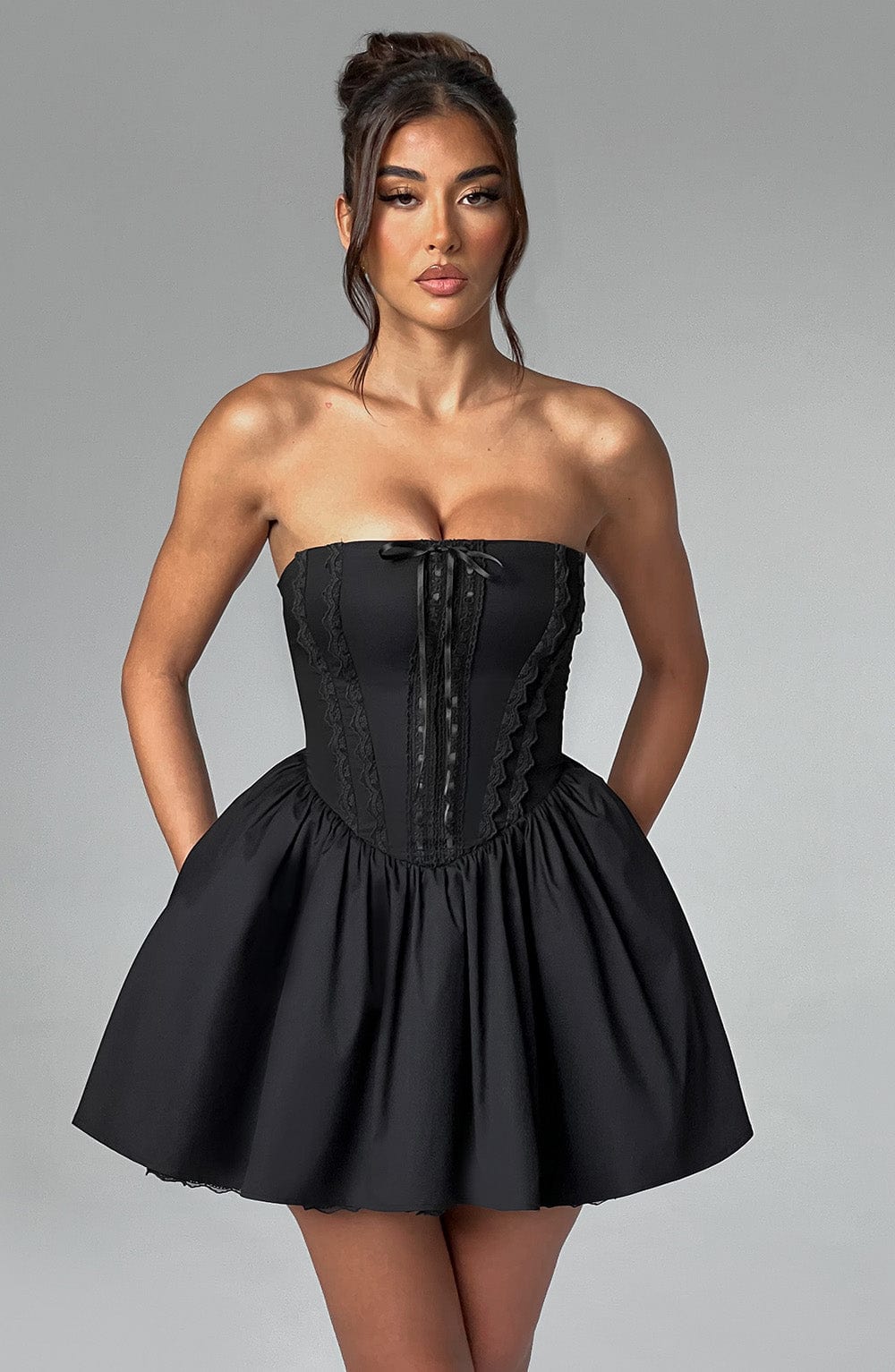 Evie Mini Dress - Black - Napalia
