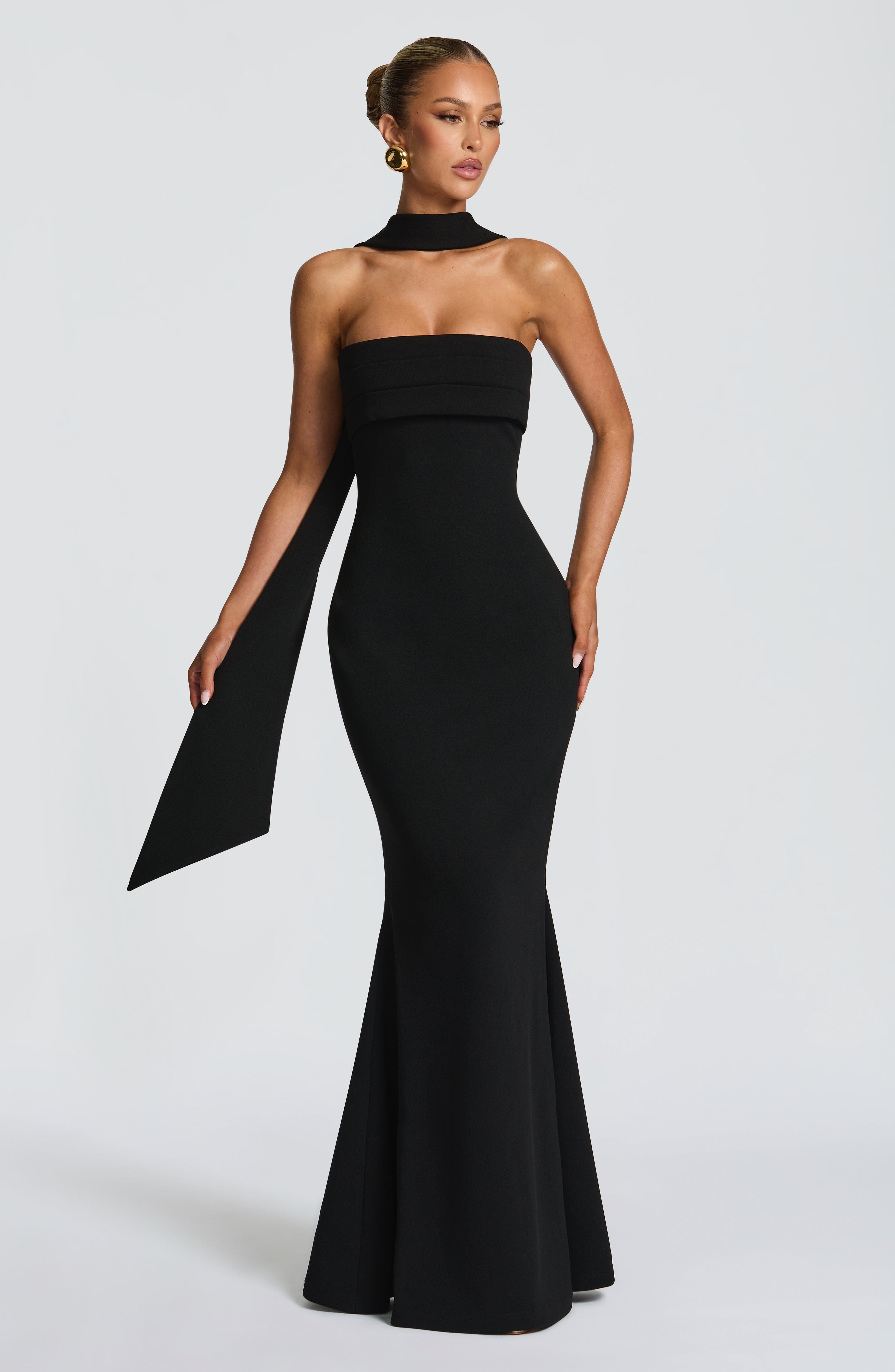 Leura Maxi Dress - Black - Napalia