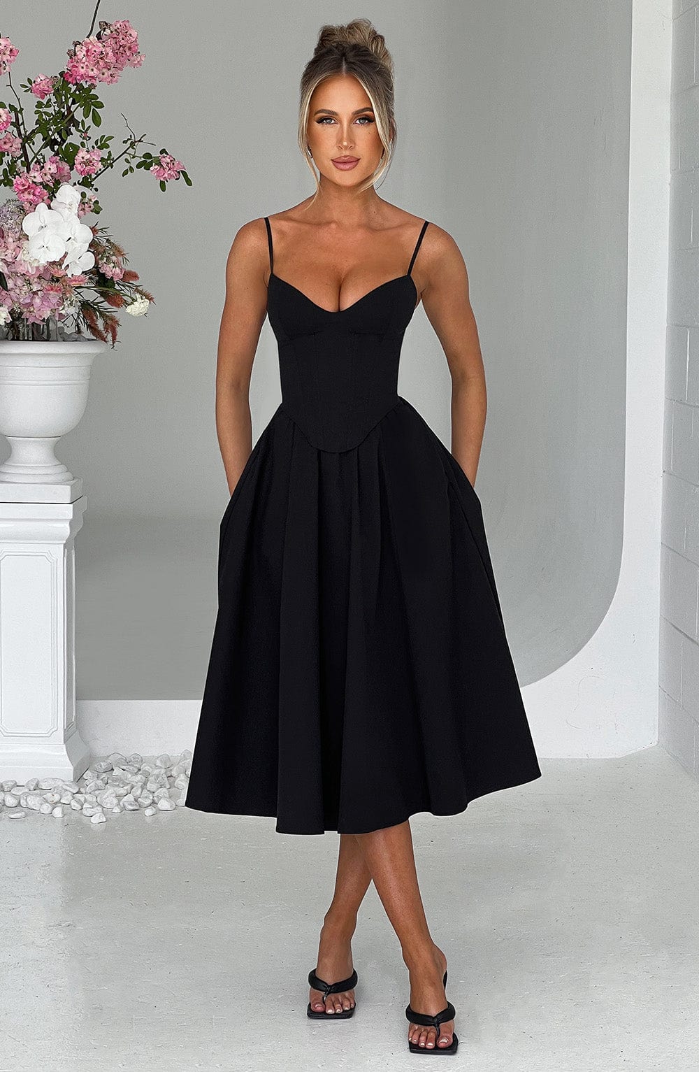 Mariella Midi Dress - Black - Napalia