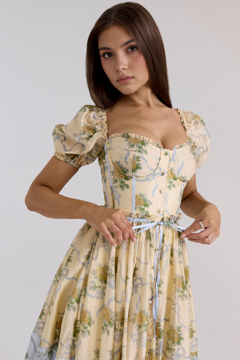 Mirella Formendes Kleid