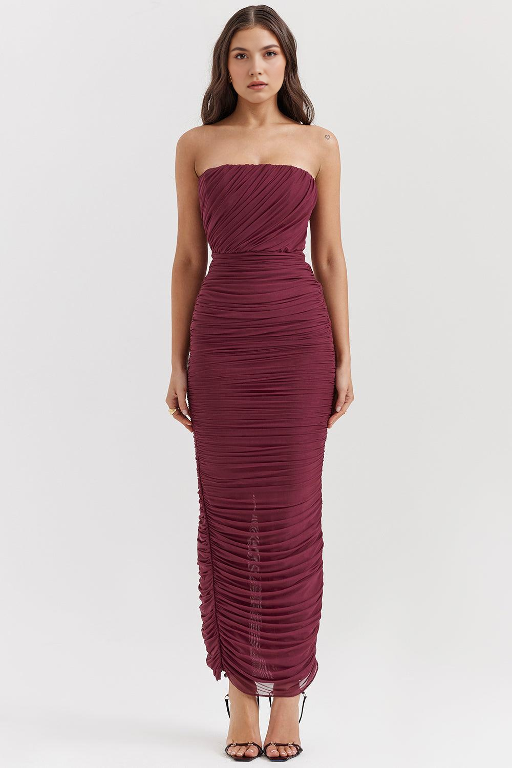 Caroline langes Kleid
