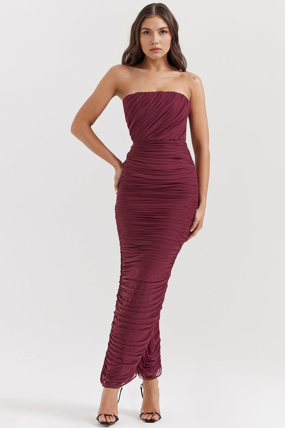 Caroline langes Kleid